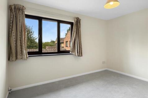 Bedroom 1 (2)