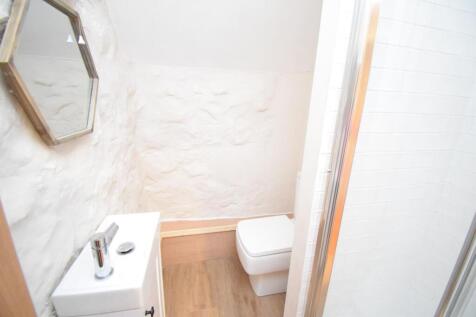 *SHOWER ROOM*