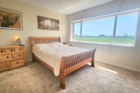 upstairs bedroom ...