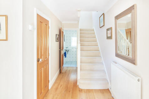 entrance hall sta...