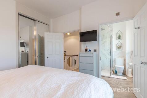Principle bedroom