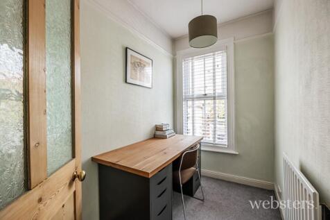 Bedroom / Study