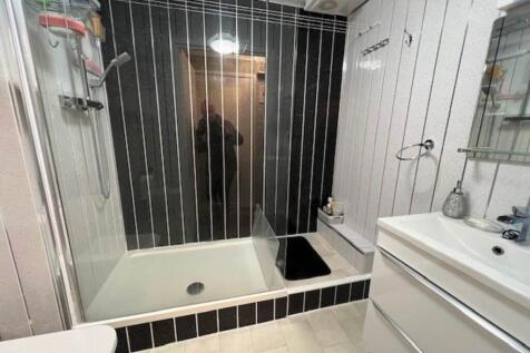 17 RW bathroom