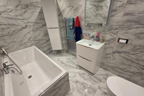 Bedroom 3 ensuite