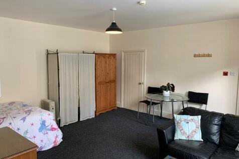 Living Space/ Bed...