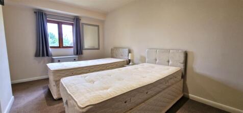 The Barn - Bedroom 1