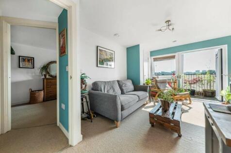 Living Room (b)