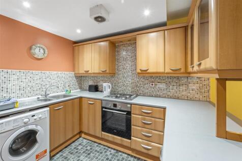 Open Plan Living/Dining Kitchen