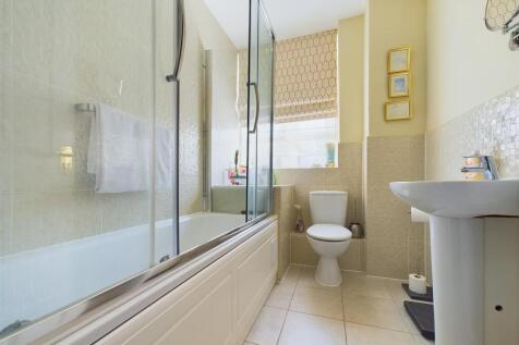 Bathroom (first floor)