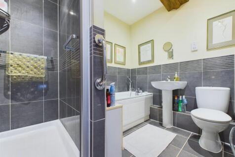 En-Suite Shower Room to Bedroom 1