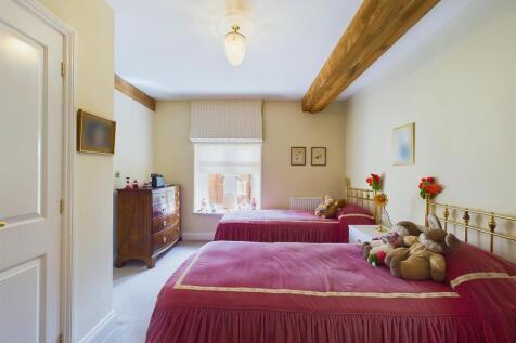 Bedroom 2 (second floor)