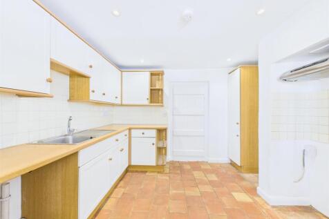 Kitchen 2.jpg