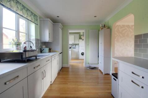Kitchen 2.jpg