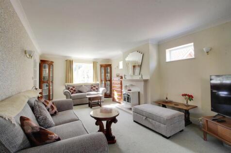 Living Room 2.jpg