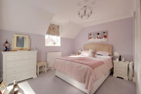 Bedroom 1.jpg