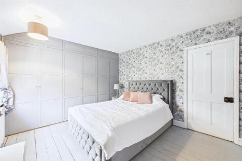Bedroom 1.jpg