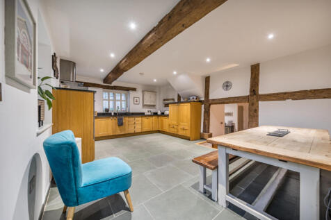 1375073-13-690a390ad7d88