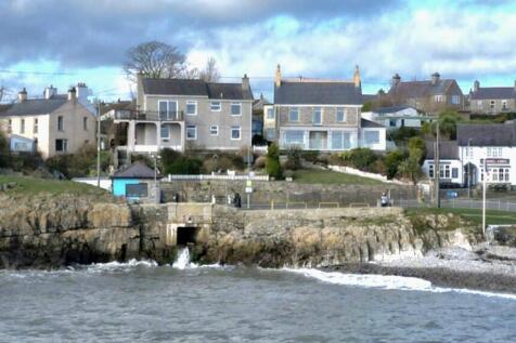 Idyllic sea front