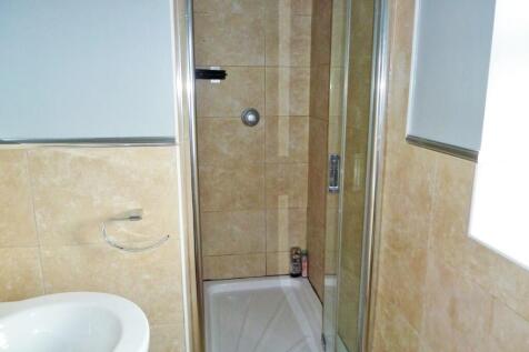 G.F. Shower room