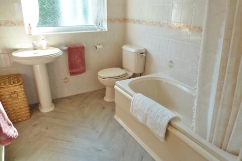 Spacious Bathroom