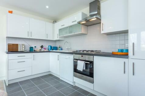 Living area and kitchen-2_2048_X_1536.jpg