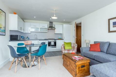 Living area and kitchen-7_2048_X_1536.jpg