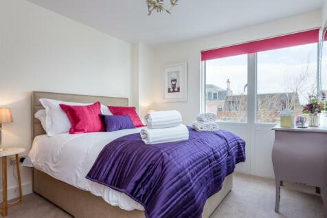Bedroom 1-1_2048_X_1536.jpg