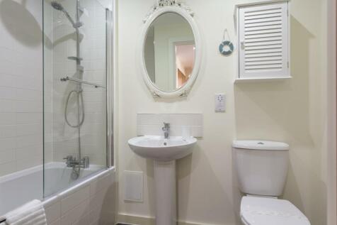 Bathroom-1_2048_X_1536.jpg