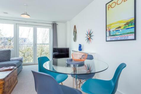 315 OP Living area and kitchen-3_640_X_480.jpg
