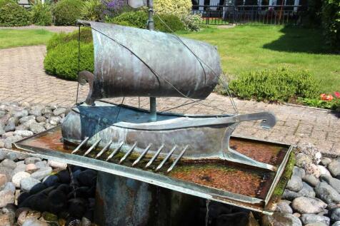 Garden art.JPG