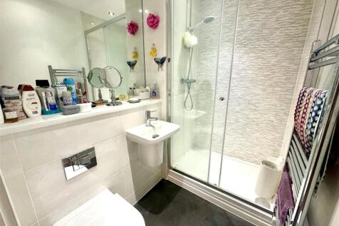 ensuite.jpg