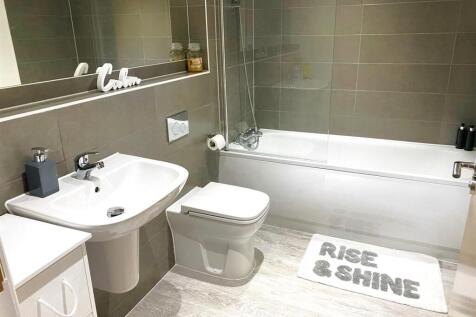 bathroom .jpg