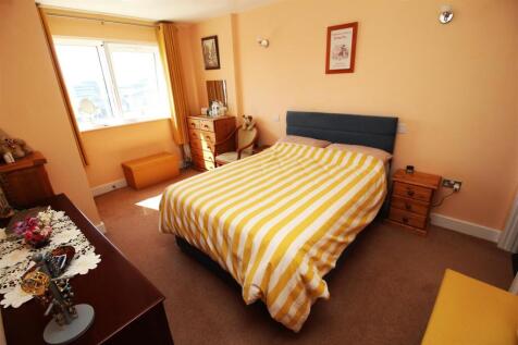 Bedroom 1.JPG