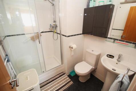 Ensuite.JPG