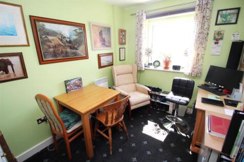 Bedroom 2.JPG