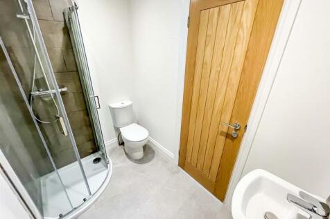 Ground Floor Ensuite.JPG