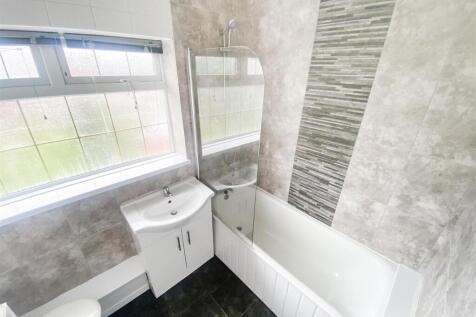 Bathroom (1).JPG