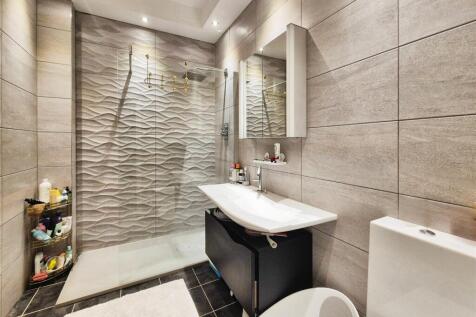 Bathroom (1).jpg