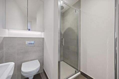 RC- bejoux court- flat 4 - ensuite 3 (1).JPG
