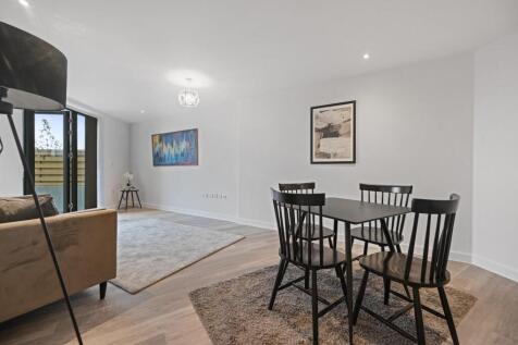 RC- bejoux court- flat 4 - reception 1 (1).JPG