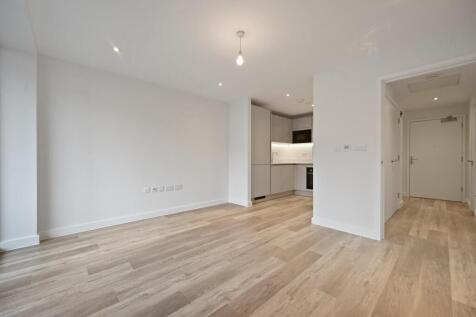 RC- bejoux court- flat 17- reception 6 (1).JPG