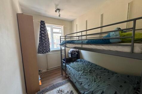 Bed 3.jpg