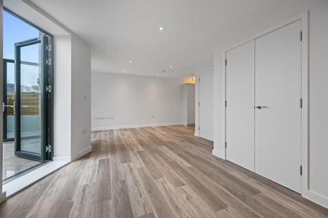 RC- bejoux court- flat 5 - studio bedroom 6 (1).JP