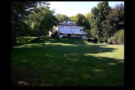 House for sale on the banks for Lake Geneva