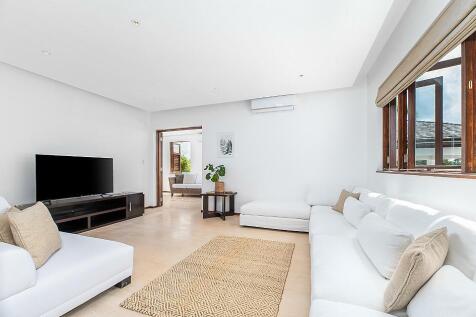 Sundeck House