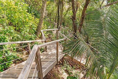 Eco Lodge