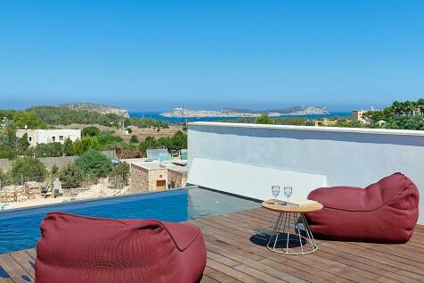 6 bedroom villa for sale in Cala Comte