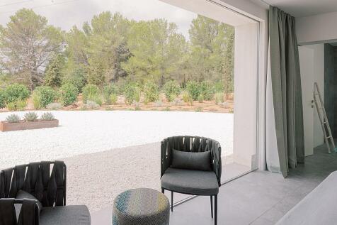 Modernistic 7 bedroom countryside property for sale