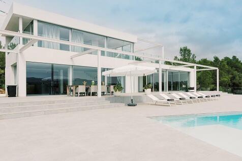 Modernistic 7 bedroom countryside property for sale