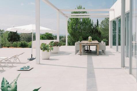 Modernistic 7 bedroom countryside property for sale